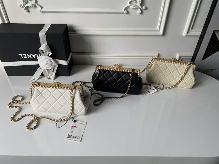Picture of Chanel Handbags 2 _SKUfw239836217fw